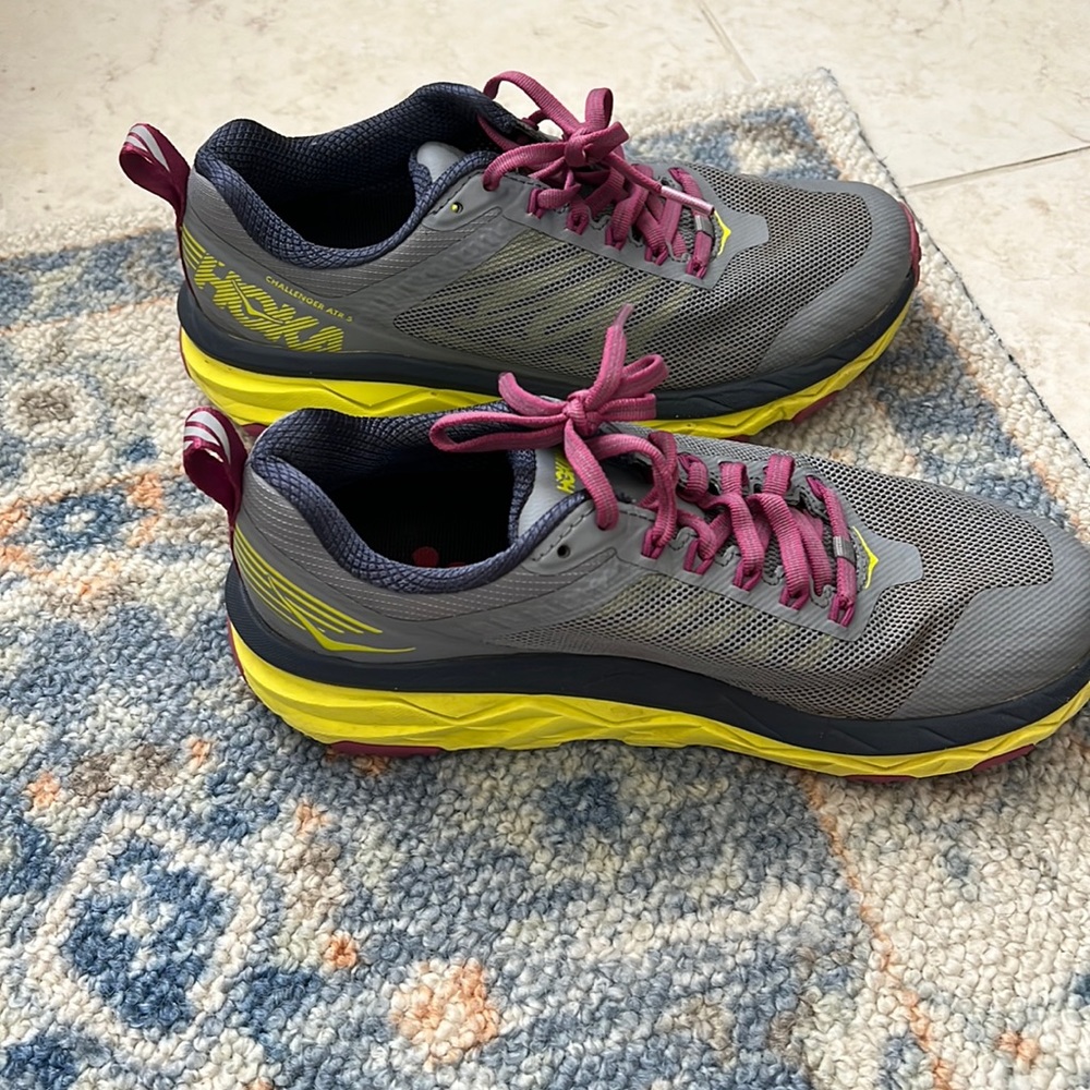 HOKA One One - Challenger ATR 5 | 6.5 | Charcoal Grey | Wine | Yellow Sole